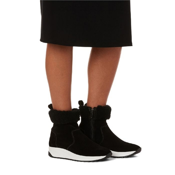 Aquatalia Bev Weatherproof Black Suede Shearling Cuff Sneaker Boots Size 9.5 - Picture 1 of 5